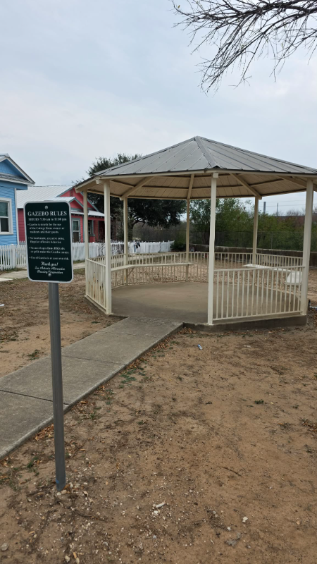 614 Chihuahua St - Photo 3 of 3