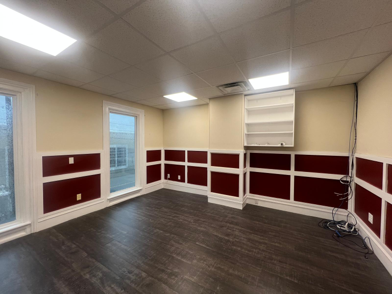 212 East Ave - Photo 4 of 8