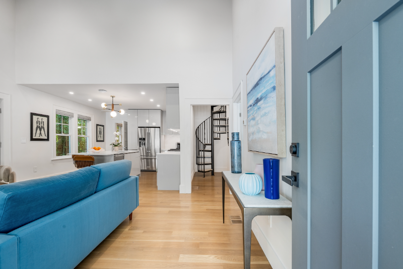 413 8th St Ne #A - Photo 2 of 20