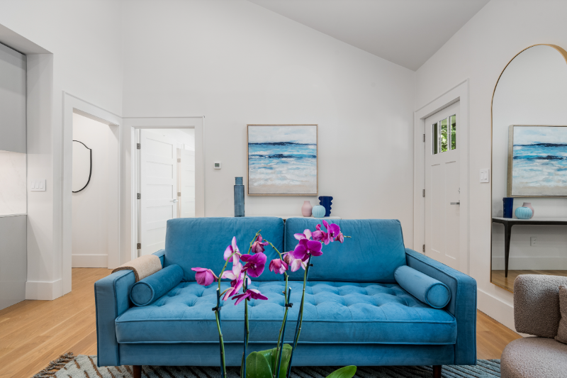 413 8th St Ne #A - Photo 3 of 20