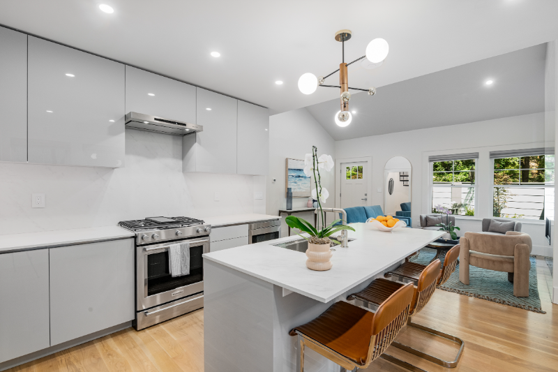 413 8th St Ne #A - Photo 4 of 20