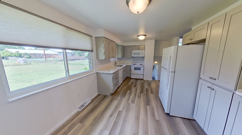 4670 Holland St - Photo 4 of 20