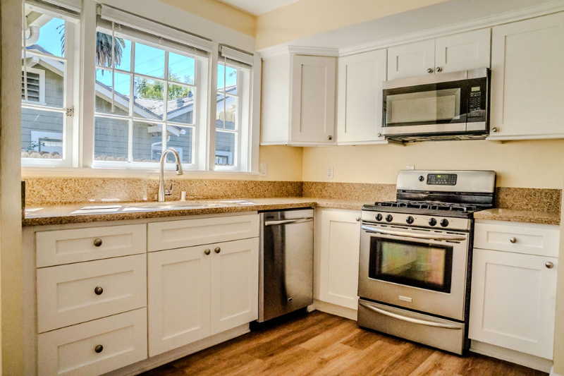 1922 Castillo St - Photo 4 of 13