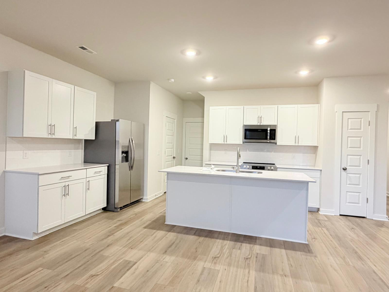 1806 Tupelo Ln - Photo 3 of 20