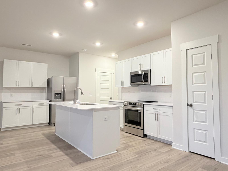 1806 Tupelo Ln - Photo 4 of 20