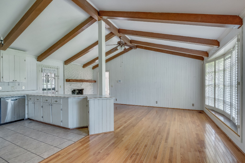 327 Westchester Dr - Photo 3 of 20