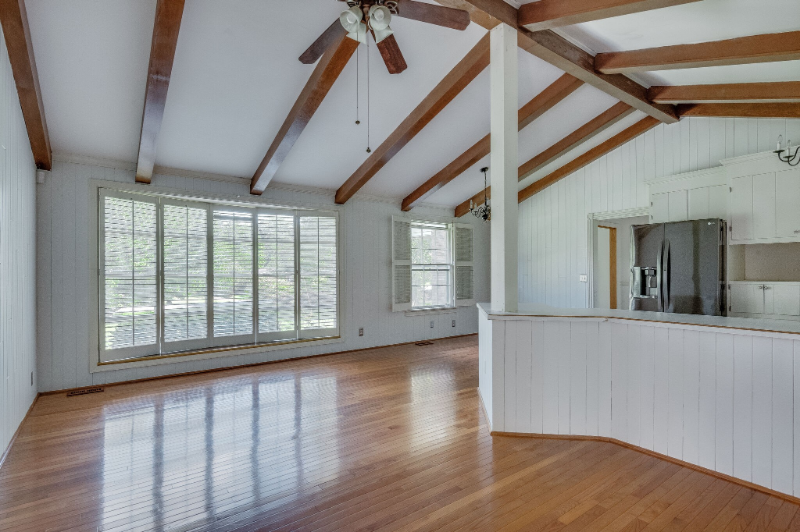 327 Westchester Dr - Photo 5 of 20