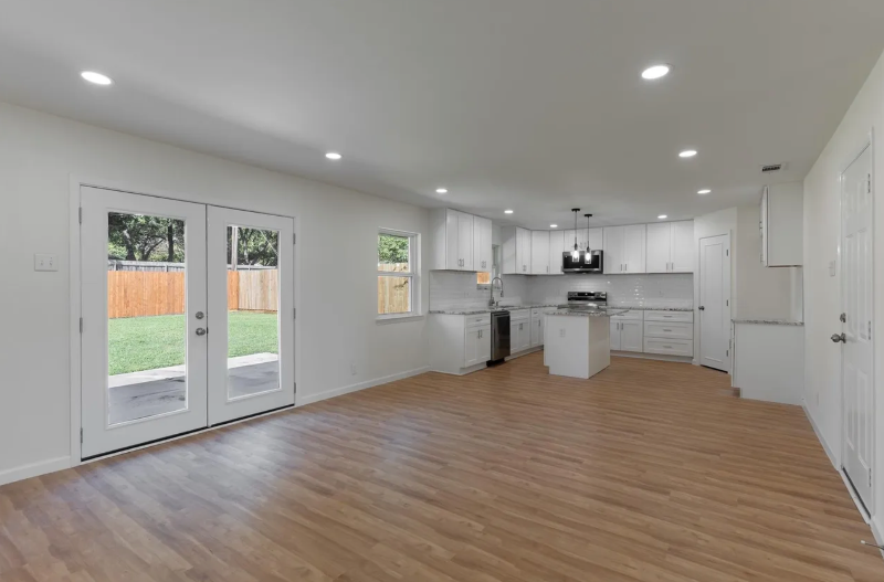 9225 Plano Rd - Photo 4 of 20