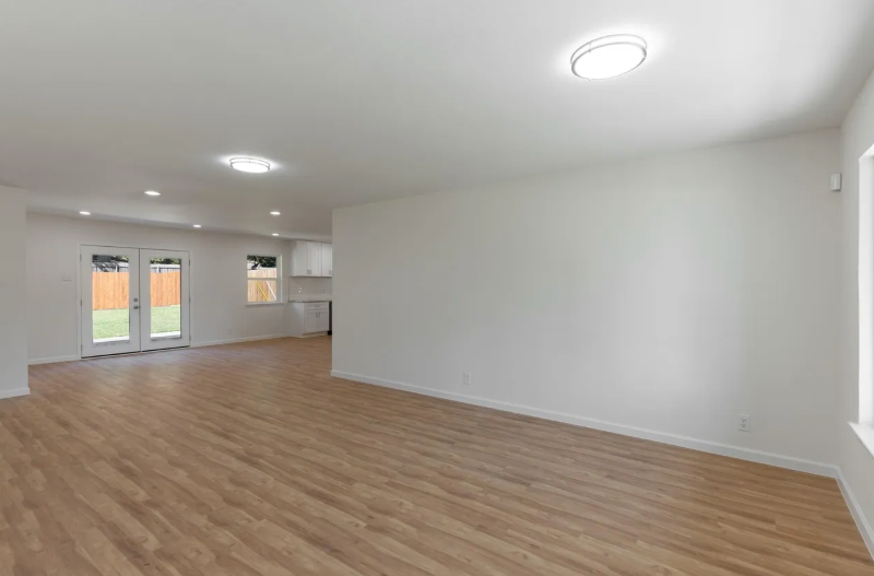 9225 Plano Rd - Photo 7 of 20