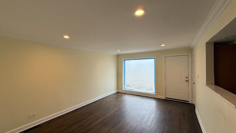 9508 S Green St - Photo 2 of 10