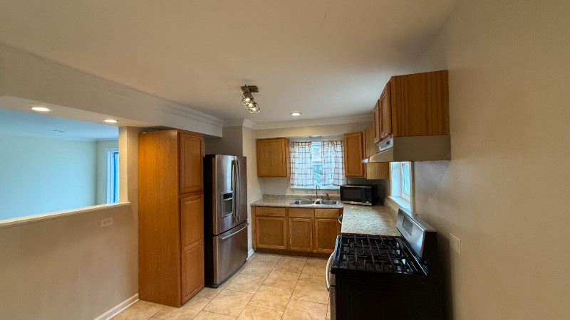 9508 S Green St - Photo 4 of 10