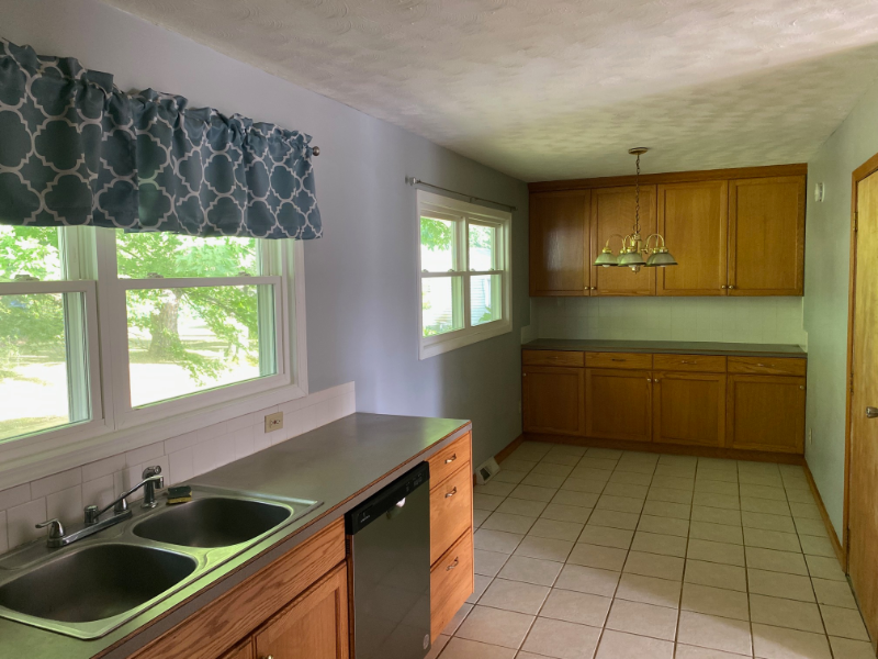 4142 Sabin Dr - Photo 4 of 8