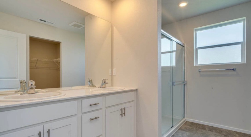 329 Stella St Ne - Photo 4 of 11