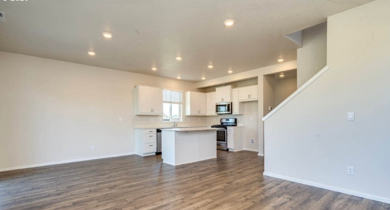 329 Stella St Ne - Photo 5 of 11