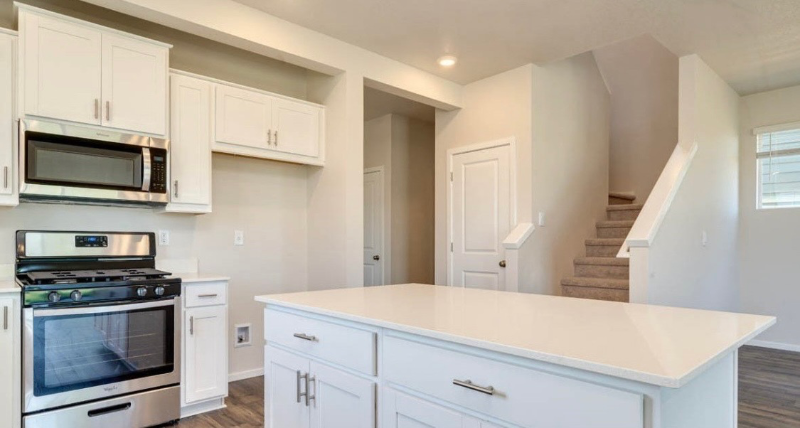 329 Stella St Ne - Photo 6 of 11