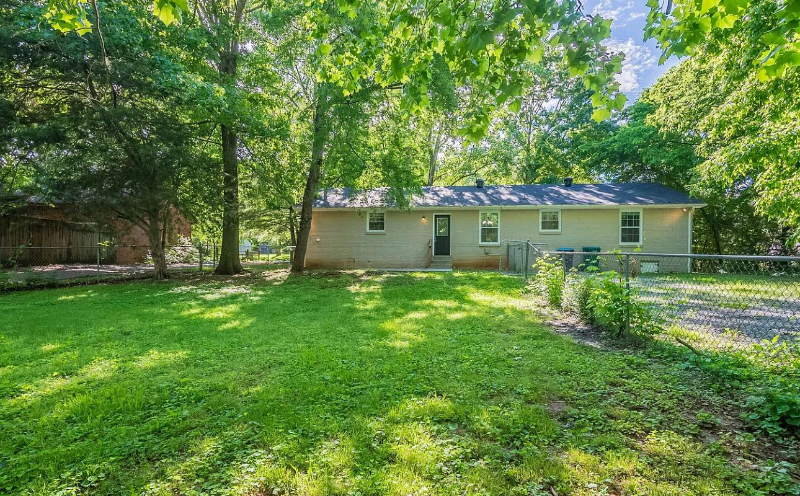 104 Evanmeade Dr - Photo 6 of 11