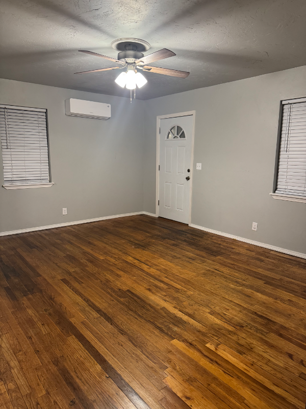 1907 Nix St - Photo 2 of 19