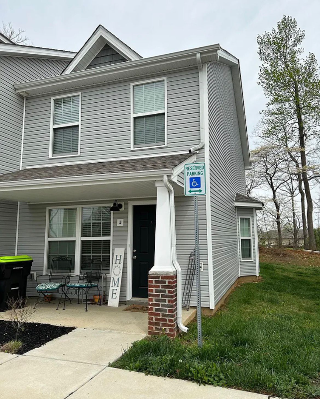 645 Stowe Ct #J - Photo 2 of 16