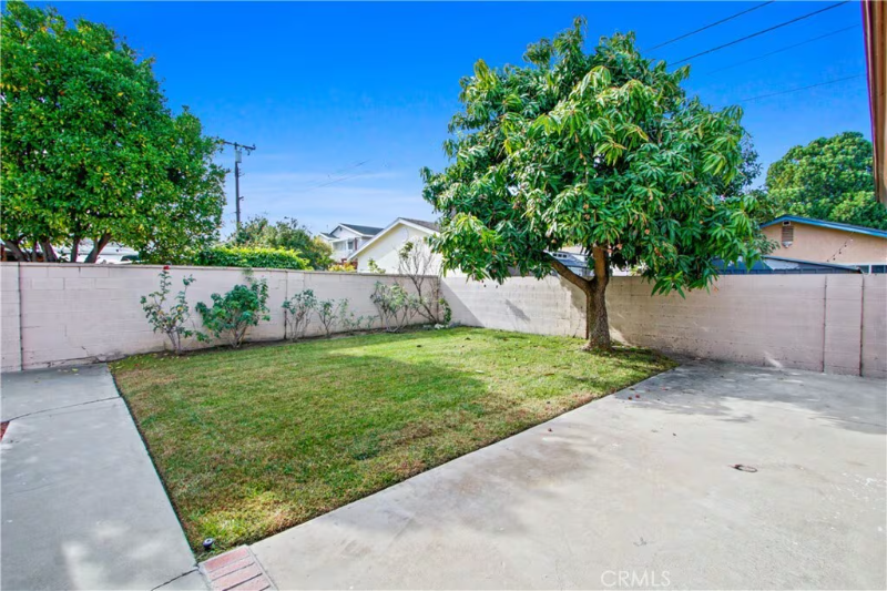 8725 San Antonio Dr - Photo 3 of 14