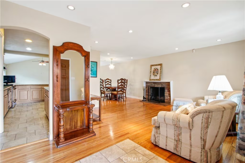 8725 San Antonio Dr - Photo 4 of 14