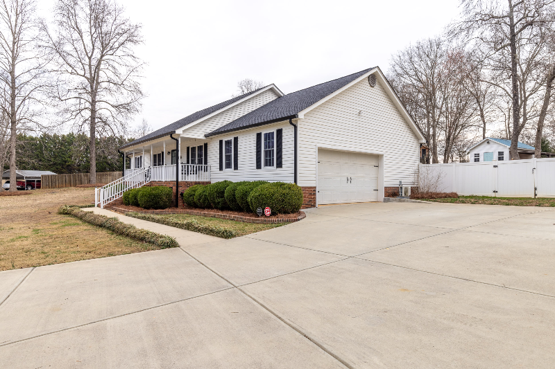 1551 W Decatur Dr - Photo 2 of 20