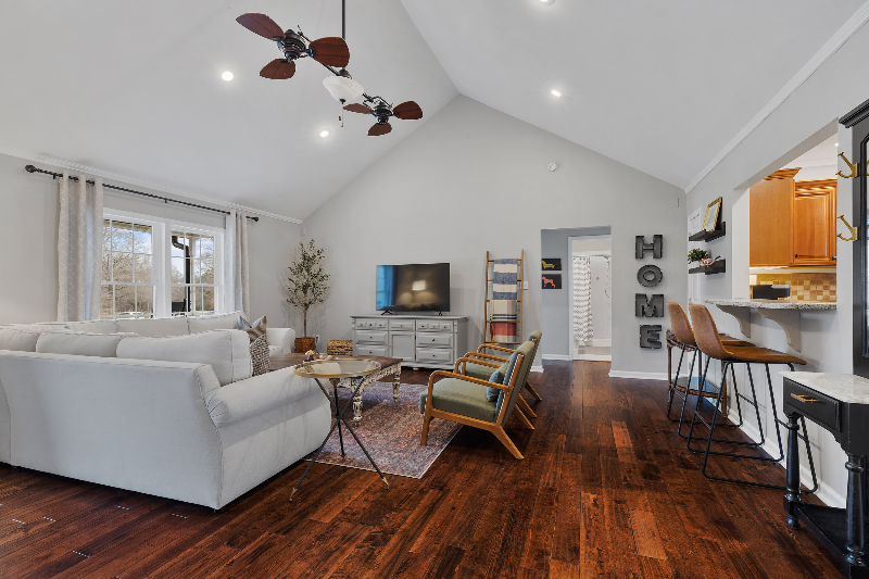 1551 W Decatur Dr - Photo 3 of 20