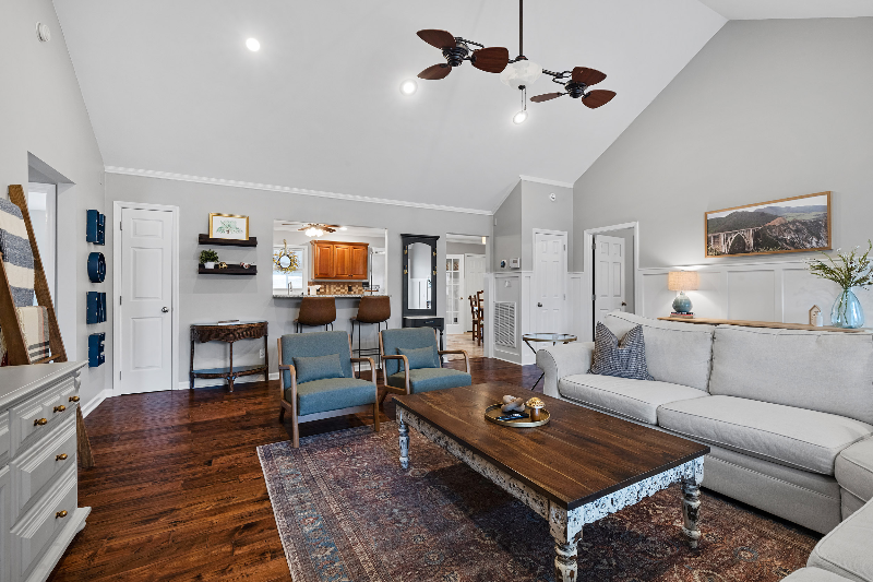 1551 W Decatur Dr - Photo 4 of 20