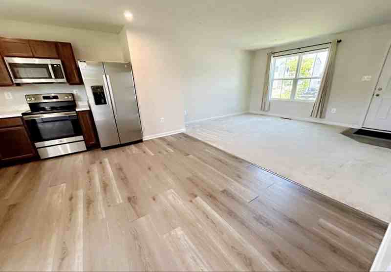 83 Charlotte St - Photo 3 of 20