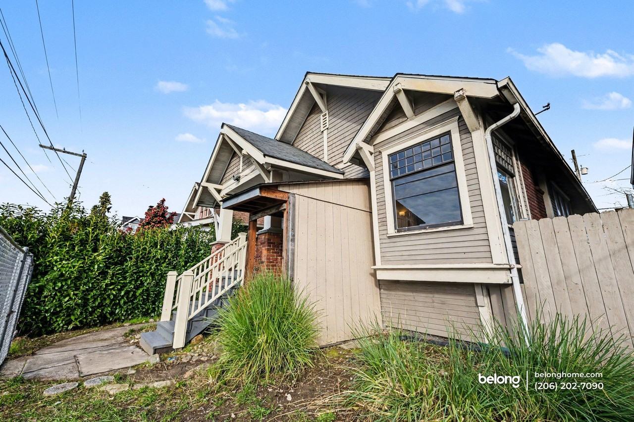 4748 7th Ave Ne - Photo 4 of 26