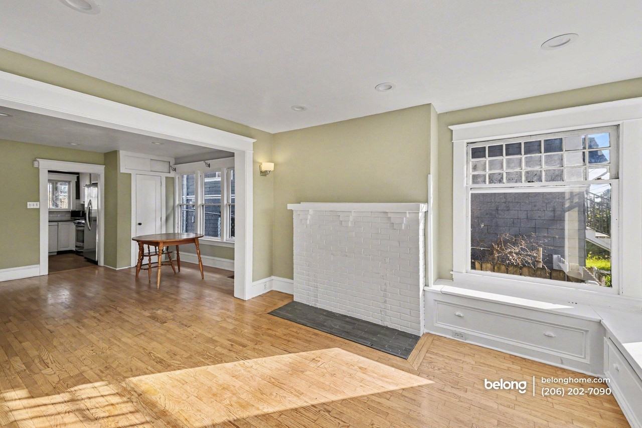 4748 7th Ave Ne - Photo 6 of 26