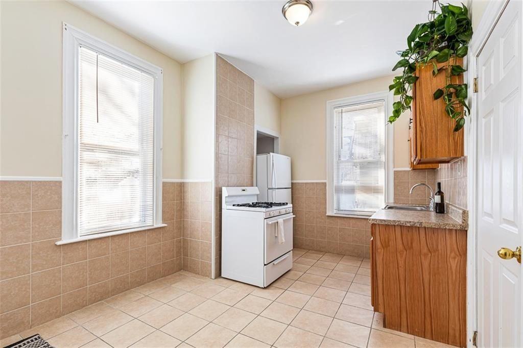 1402 Westminster St ##1r - Photo 3 of 11