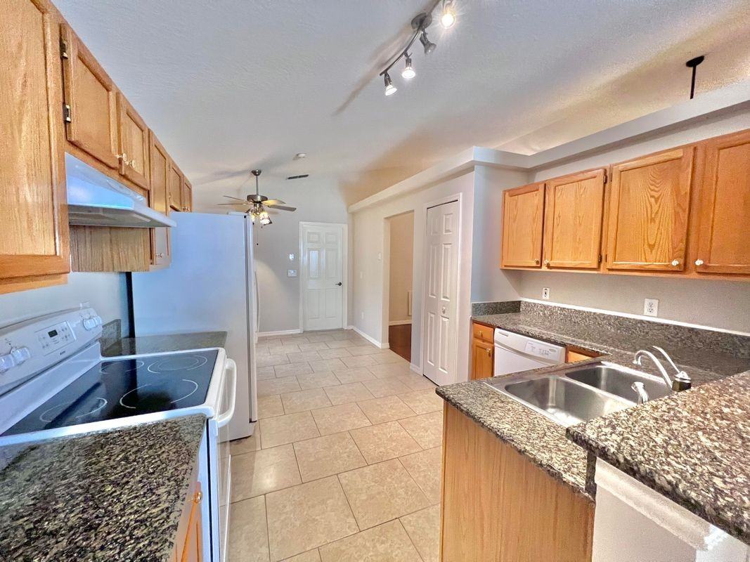 443 Lancers Dr - Photo 2 of 4