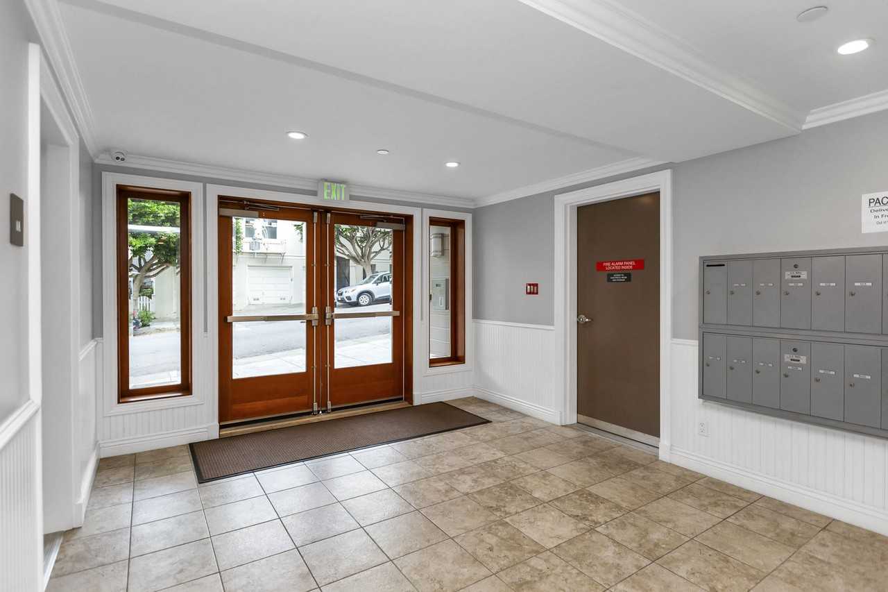 1015 Pierce - Photo 2 of 2