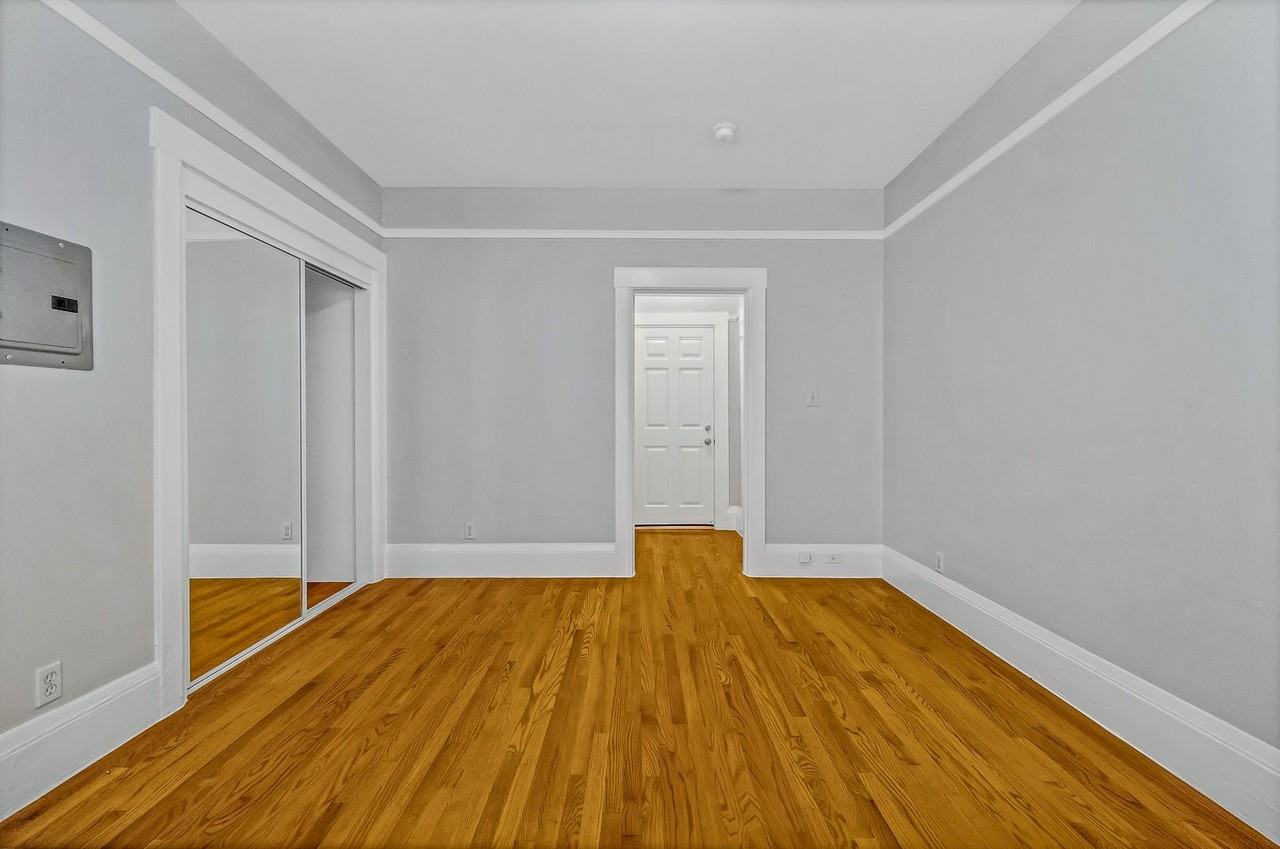 825 Post - Photo 3 of 10