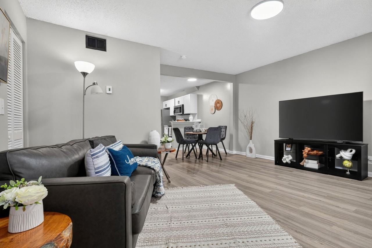 Oakwood Townhomes - Photo 2 of 22