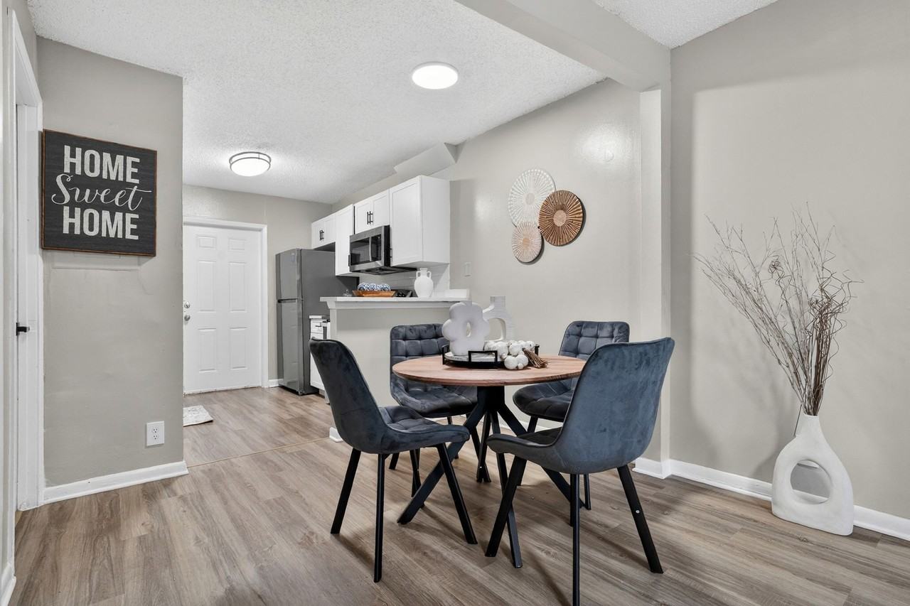 Oakwood Townhomes - Photo 3 of 22