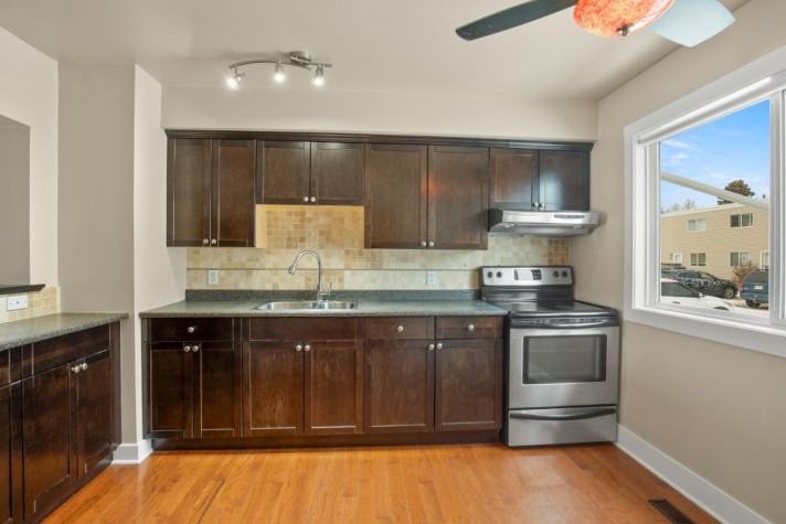 2 Large Bedroom Townhouse in Brookview Estates! - Photo 6 of 15