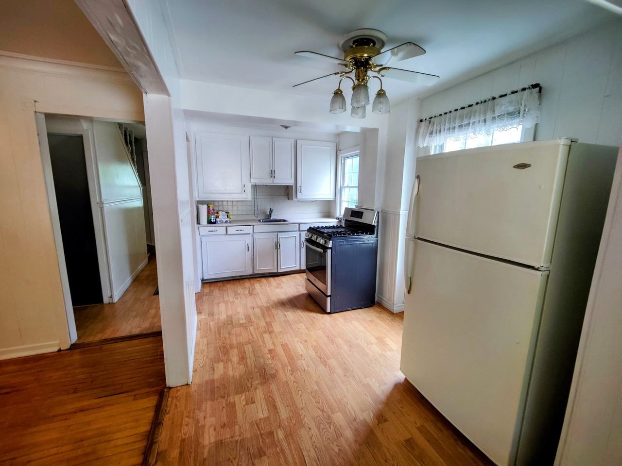 389 Mitton St S - Photo 2 of 16