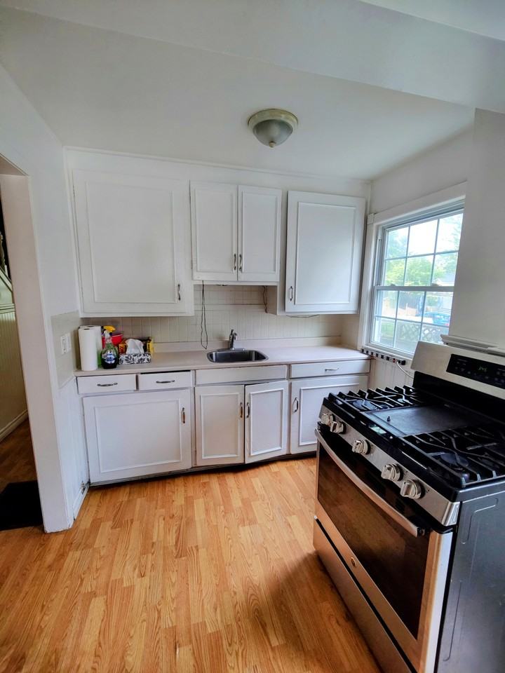 389 Mitton St S - Photo 3 of 16