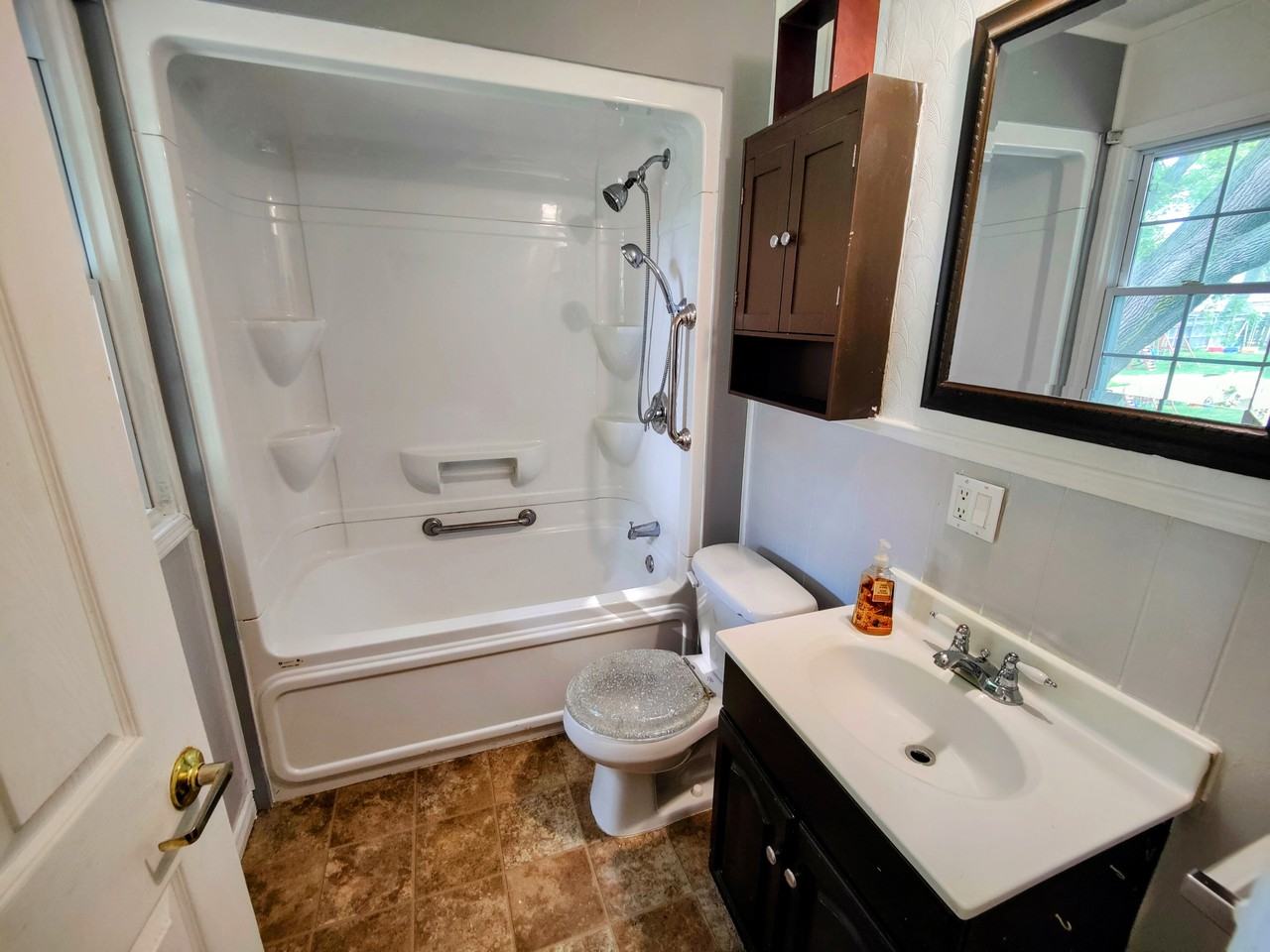 389 Mitton St S - Photo 4 of 16