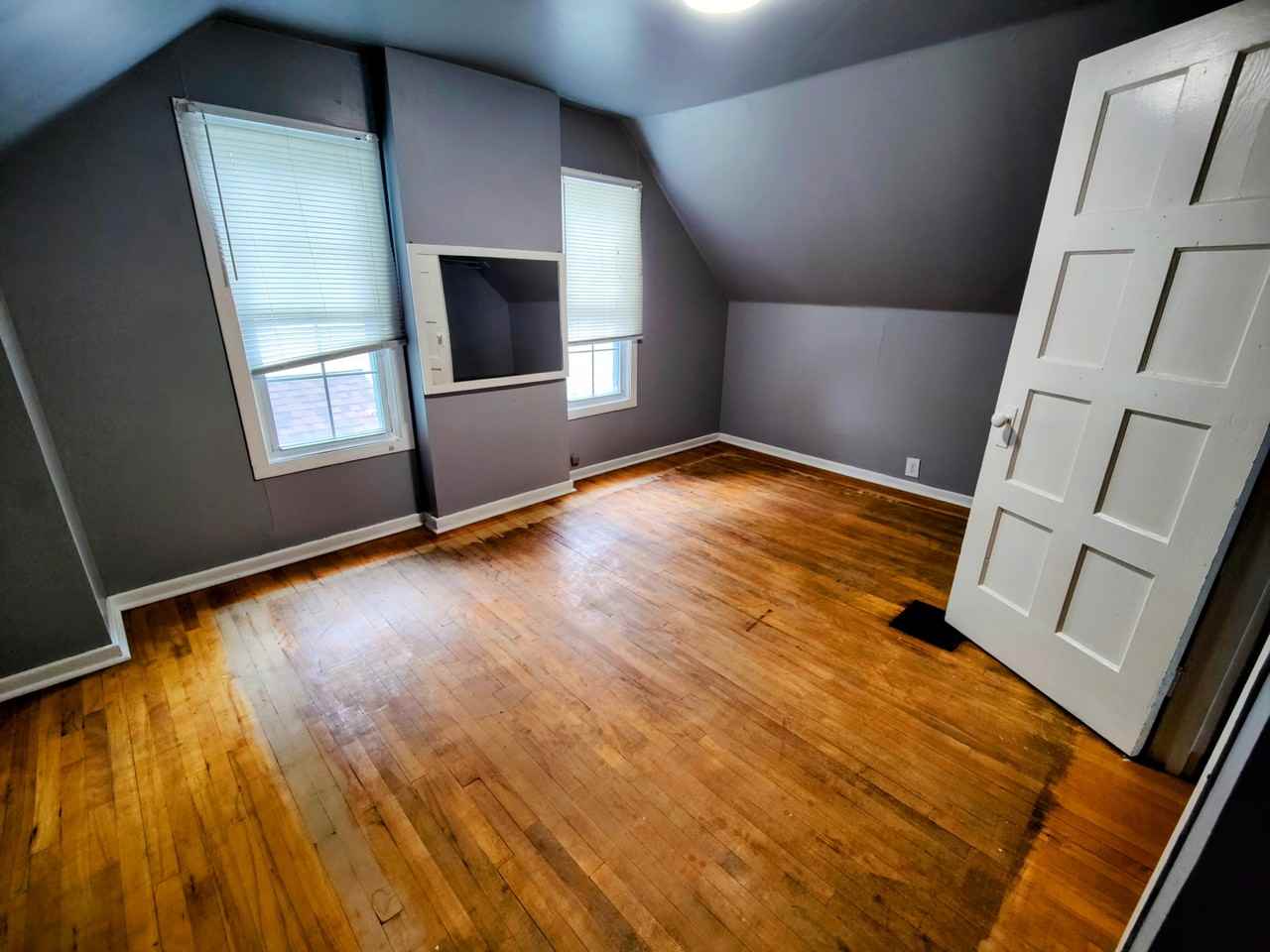 389 Mitton St S - Photo 5 of 16