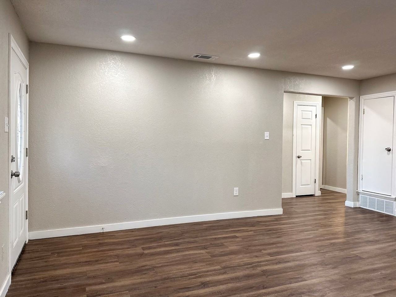 58342 W 11th St - Photo 2 of 29