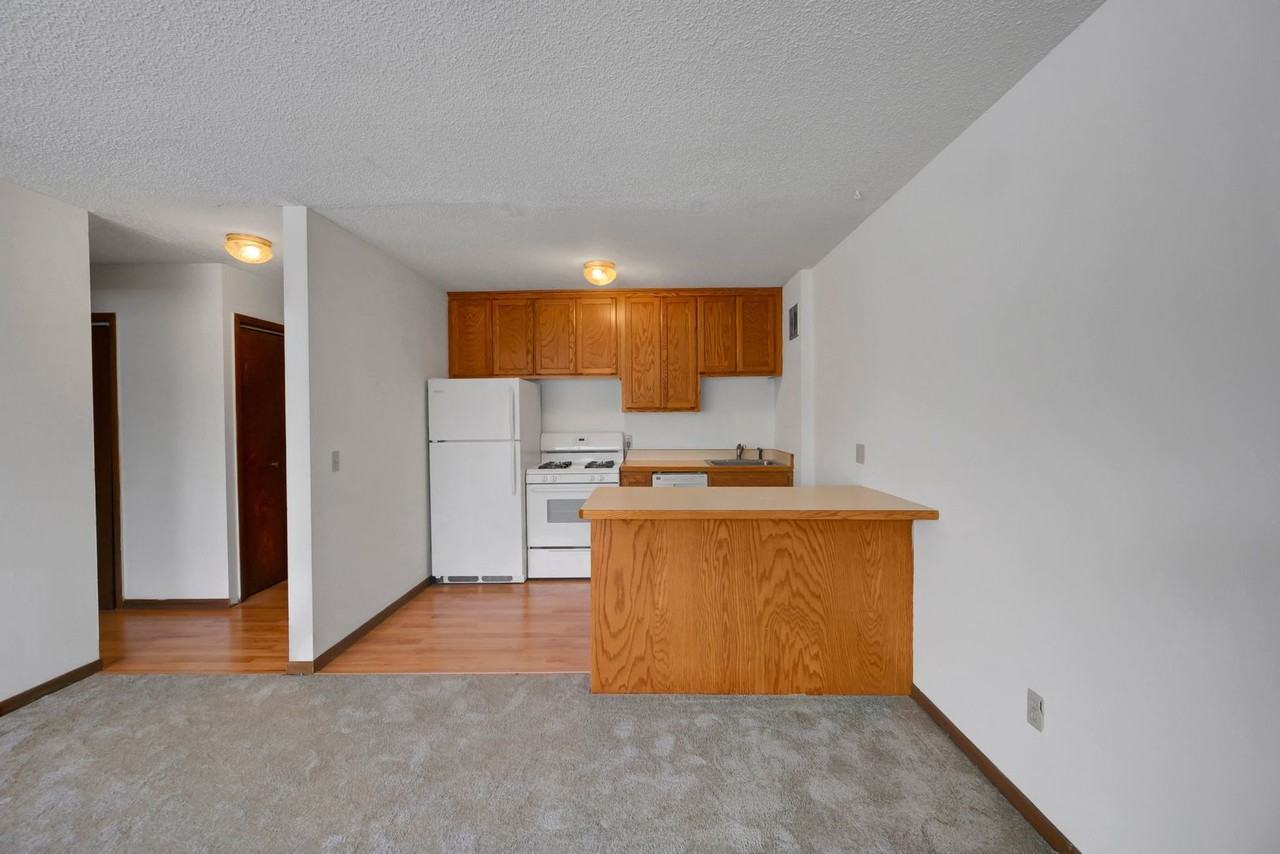 4320 36 1/2 St - Photo 4 of 7