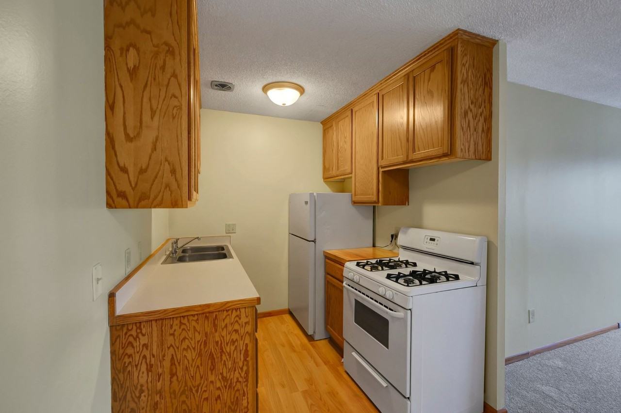 4320 36 1/2 St - Photo 5 of 7