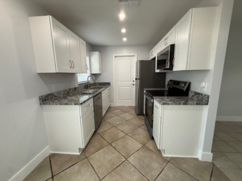 229 Justin Way - Photo 4 of 9