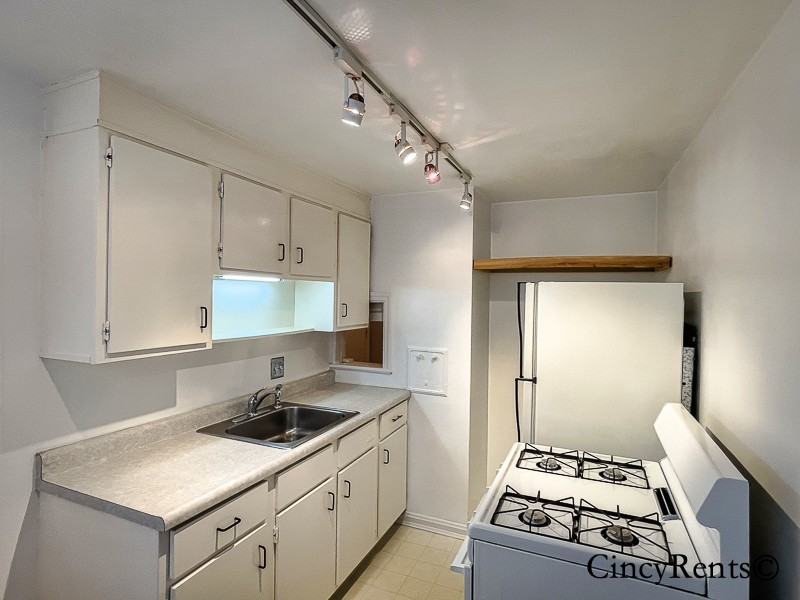 1110 Delta Ave #5 - Photo 4 of 16