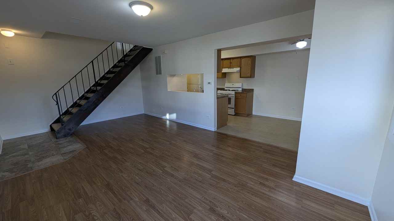 10S433 Echo Ln #2 - Photo 2 of 27