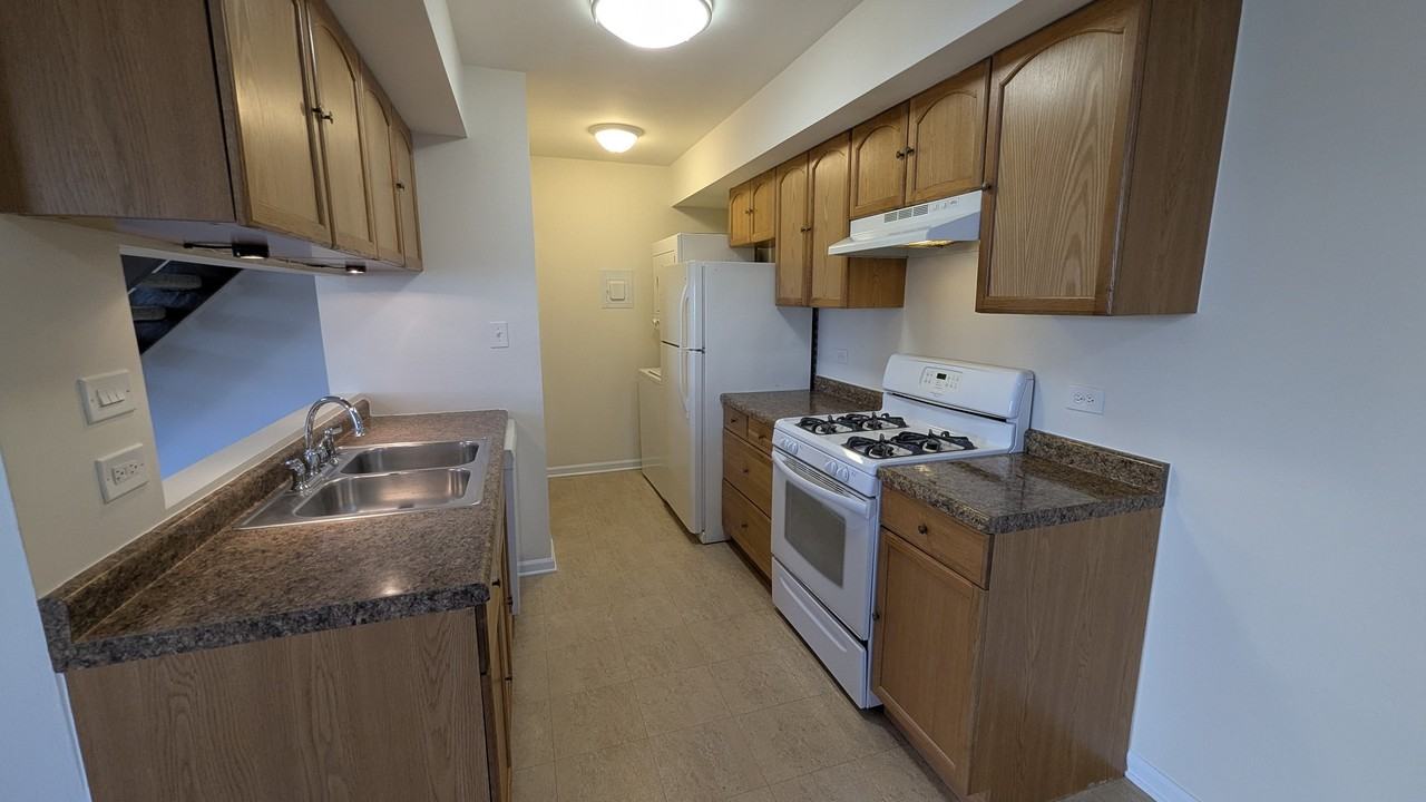 10S433 Echo Ln #2 - Photo 4 of 27