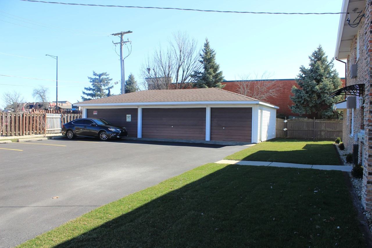 14475 Jefferson Ave #1N - Photo 3 of 26