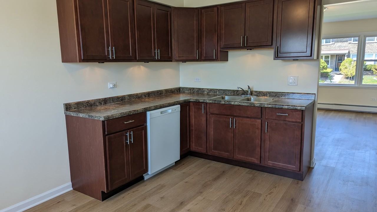 14475 Jefferson Ave #1N - Photo 5 of 26